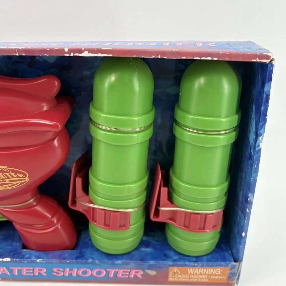 Rare New In Box Soak N' Wet Super Shooters Super Water Shooter Agglo Made n 2010